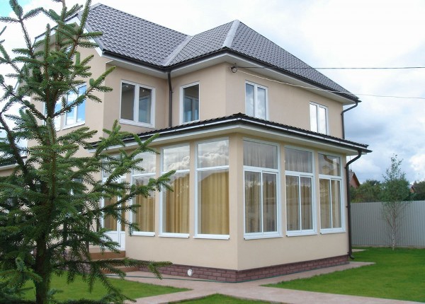 Остекление дачи пластиковыми окнами под ключ в Лобне
