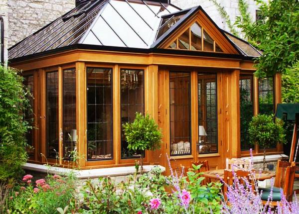 Зимний сад на дачном участке в Лобне