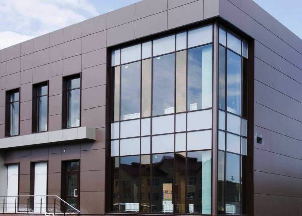 Фасадное остекление торгового центра в Лобне