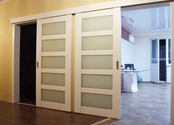 Параллельно раздвижные двери в частном доме в Лобне