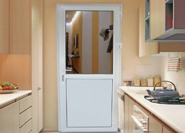 Межкомнатная пластиковая дверь в доме в Лобне