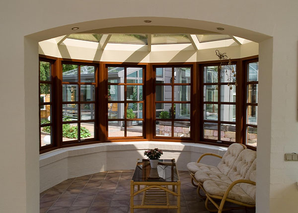 Остекление эркерными окнами коттеджа под ключ в Лобне