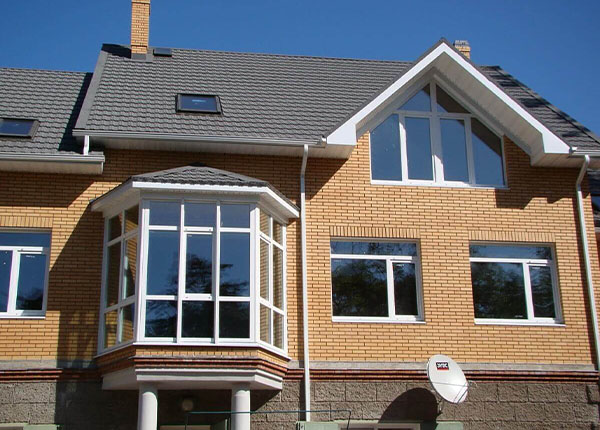 Французское остекление балкона в коттедже в Лобне