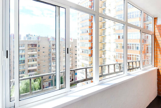 Холодное раздвижное остекление алюминиевыми окнами в Лобне