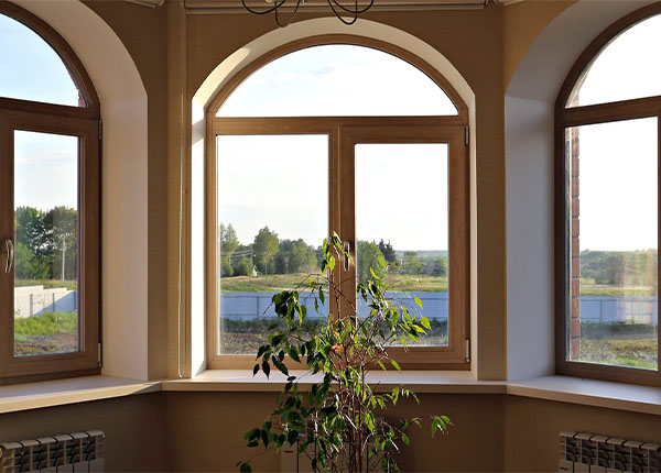 Остекление арочными окнами коттеджа в Лобне