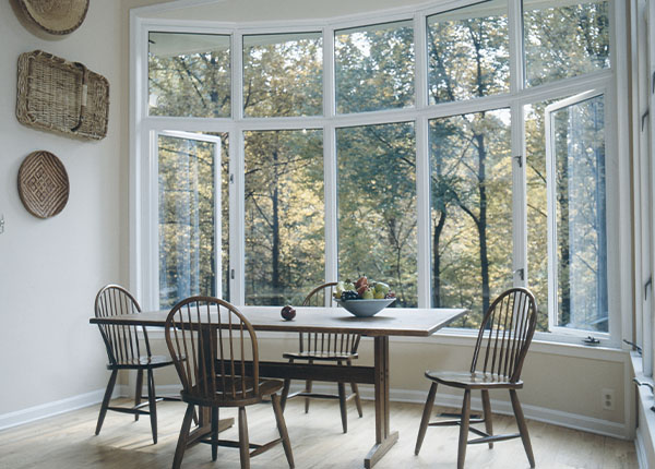 Остекление эркерными окнами коттеджа в Лобне