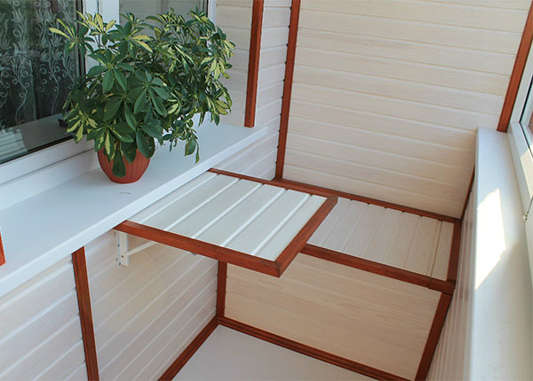 Отделка и утепление балкона деревянной вагонкой в Лобне