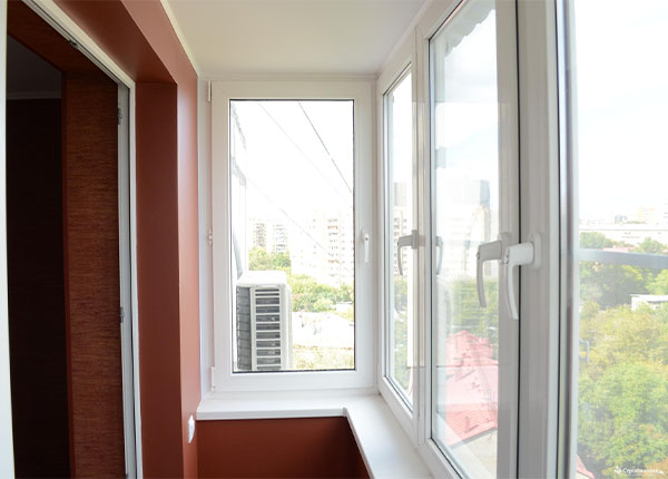 Теплое остекление балкона пластиковыми окнами в Лобне