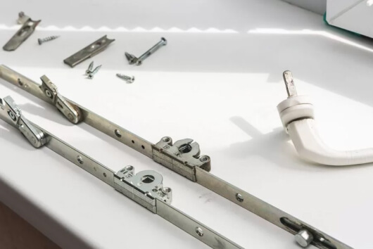 Замена фурнитуры на пластиковых окнах в Лобне